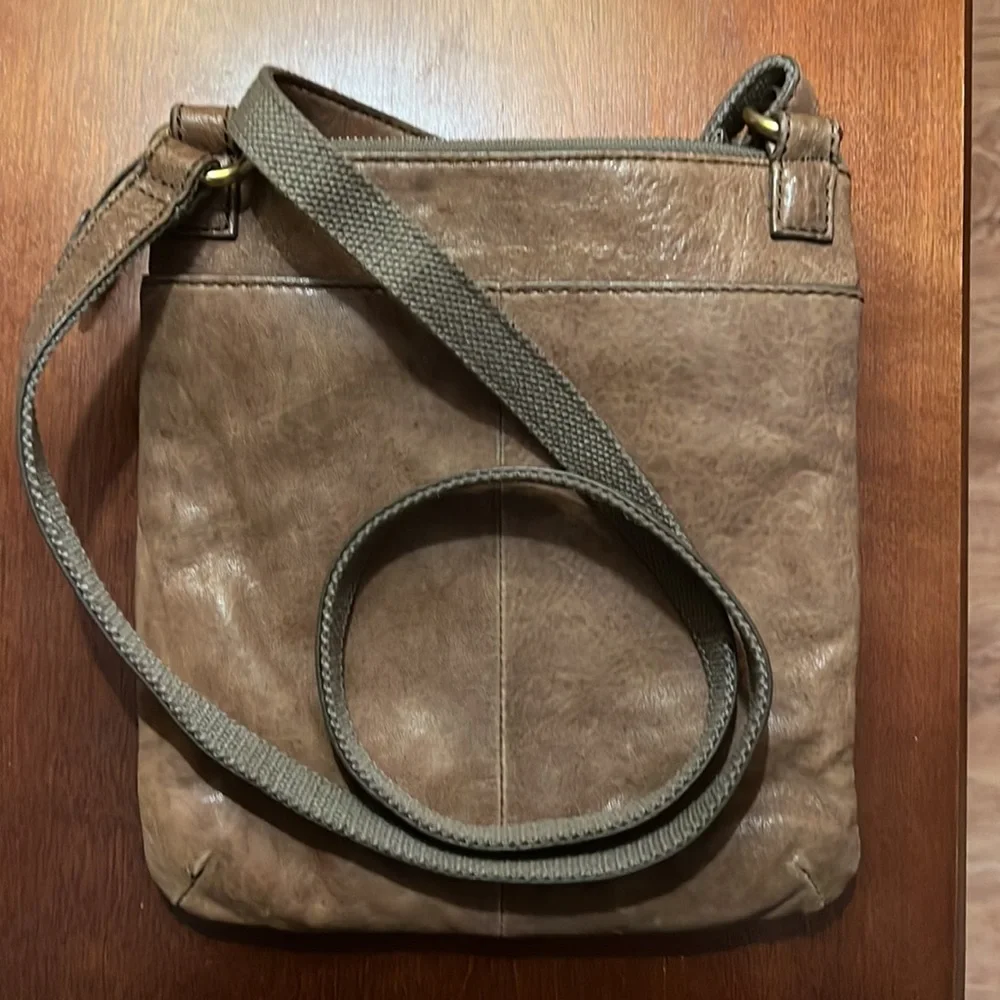 Fossil Crossbody - Picture 6 of 8